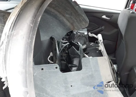 2016 Ford Focus Se z USA, uszkodzony, nr VIN 1FADP3KE2GL223985